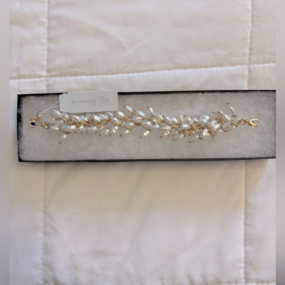 Pearl and gold bracelet